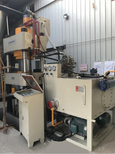 Y32-500T鹽舔磚(zhuan)四柱液壓機(ji)