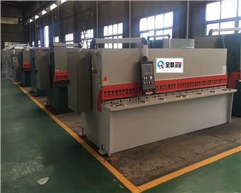 剪闆機(ji)的安全操作(zuò)注意事項