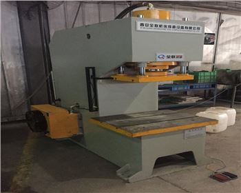 單柱液壓(yā)機