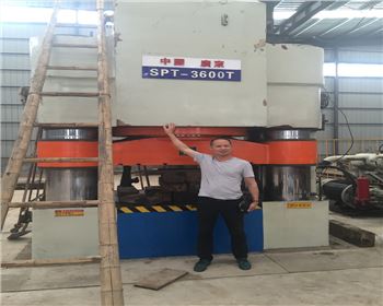 四柱液(ye)壓機維修(xiū)改造