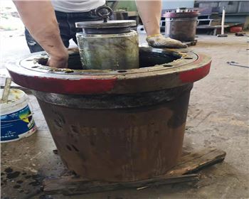 液(yè)壓油缸磨損(sun)漏油修複找(zhǎo)西安全聯機(jī)床維修