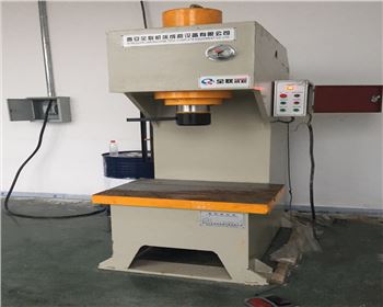 單(dan)柱液壓機維(wei)修改造